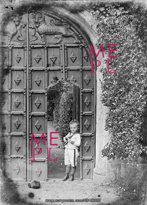 : BOY BY GATEWAY - 1 OF 3 : BOY BY GATEWAY - 1 OF 3
