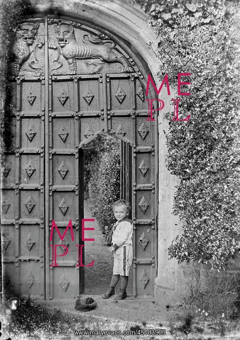 : BOY BY GATEWAY - 2 OF 3 : BOY BY GATEWAY - 2 OF 3