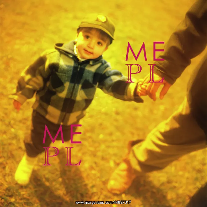  : BOY HOLDING ADULTS HAND