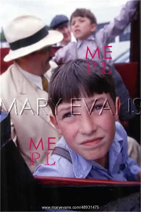 : BOY PLANE SPOTTERS 1940S : BOY PLANE SPOTTERS 1940S