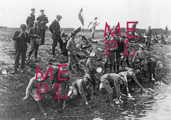 : Boy scouts during a war game, 1913 : Boy scouts during a war game, 1913
