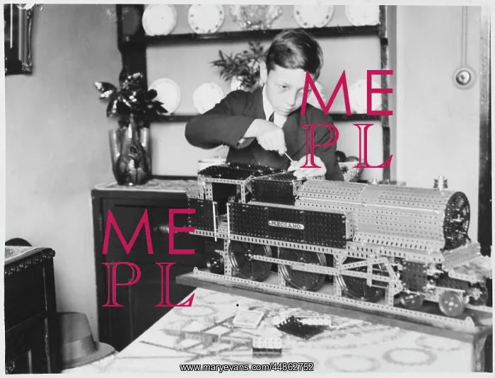 : BOY W / MECCANO TRAIN : BOY W / MECCANO TRAIN