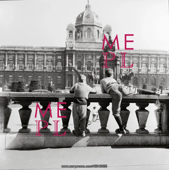 : Two boys in front of the Kunsthistorisches Museum. Vienna. Photograph. Around 1960 : Two boys in front of the Kunsthistorisches Museum. Vienna. Photograph. Around 1960