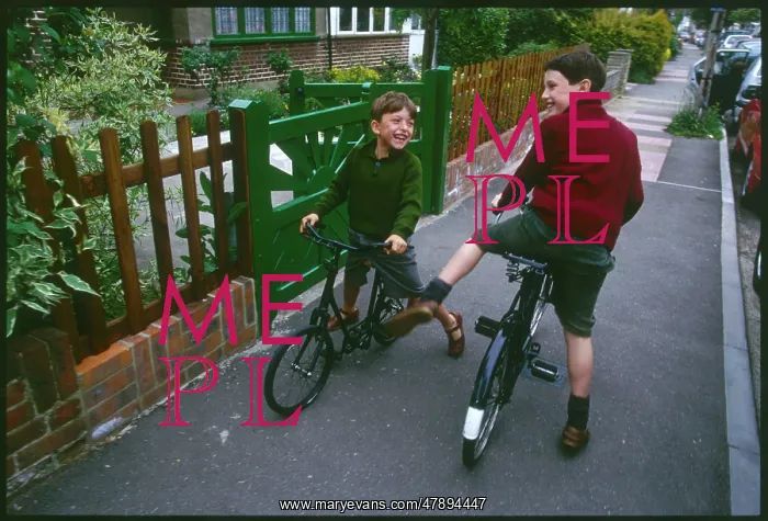 : BOYS ON BIKES 1940S : BOYS ON BIKES 1940S