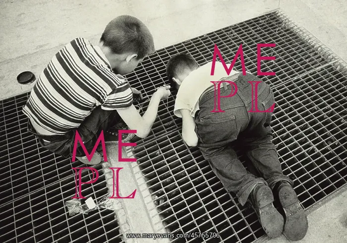 : boys - children - leisure - mischief : boys - children - leisure - mischief