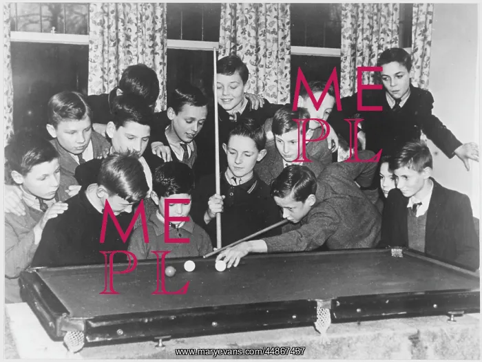 : BOYS PLAY SNOOKER : BOYS PLAY SNOOKER