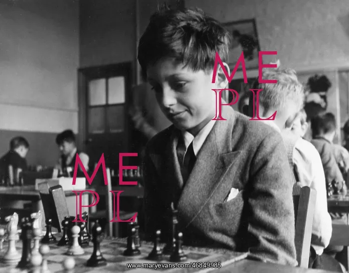 : BOYS PLAYING CHESS : BOYS PLAYING CHESS