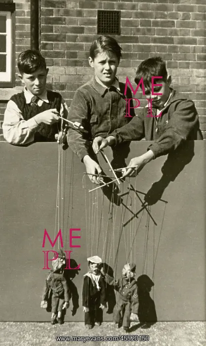 : Three Boys playing with Soldier Marionnettes : Three Boys playing with Soldier Marionnettes