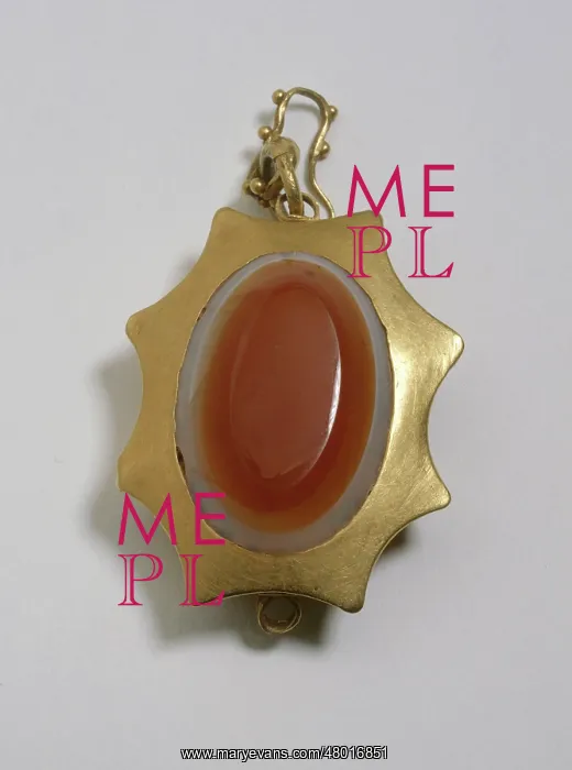 : Bracelet made of gold and agate