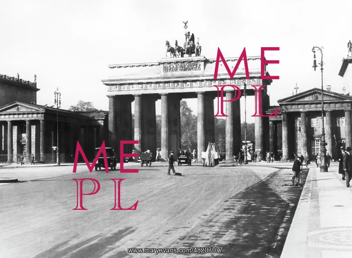 : Brandenburg Gate in Berlin, 1932 : Brandenburg Gate in Berlin, 1932
