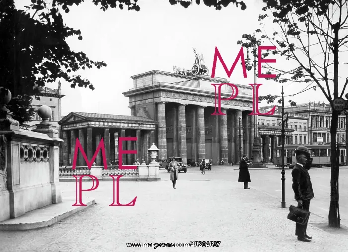 : Brandenburg Gate in Berlin, 1934 : Brandenburg Gate in Berlin, 1934