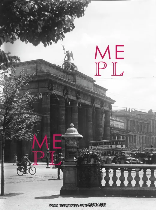 : Brandenburg Gate in Berlin, 1935 : Brandenburg Gate in Berlin, 1935