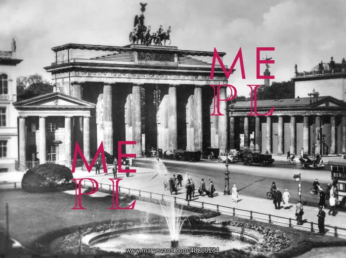 : The Brandenburg Gate and the Pariser Platz in Berlin, aroun : The Brandenburg Gate and the Pariser Platz in Berlin, aroun