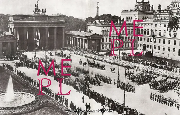 : Brandenburg gate procession: Berlin royal wedding 1913 : Brandenburg gate procession: Berlin royal wedding 1913