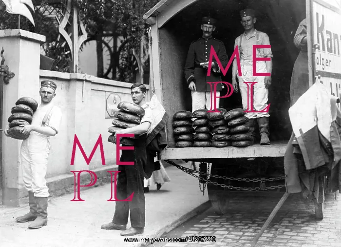 : Bread for the fighting German troops, 1914 : Bread for the fighting German troops, 1914