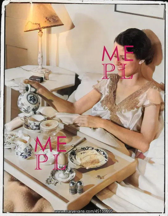 : BREAKFAST IN BED 1930S : BREAKFAST IN BED 1930S