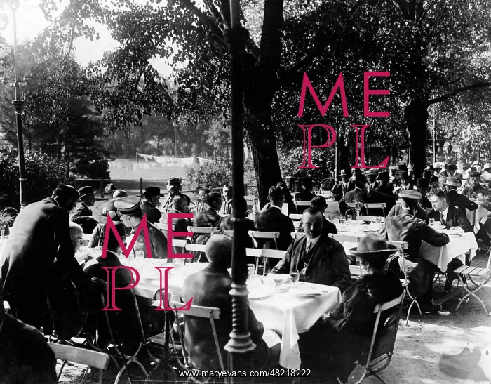 : Breakfast in Berlin, 1917 : Breakfast in Berlin, 1917