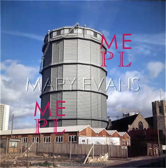 : BRENTFORD GASOMETER : BRENTFORD GASOMETER