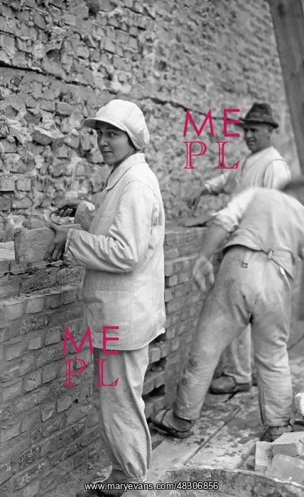  : Bricklayer in Berlin, 1932