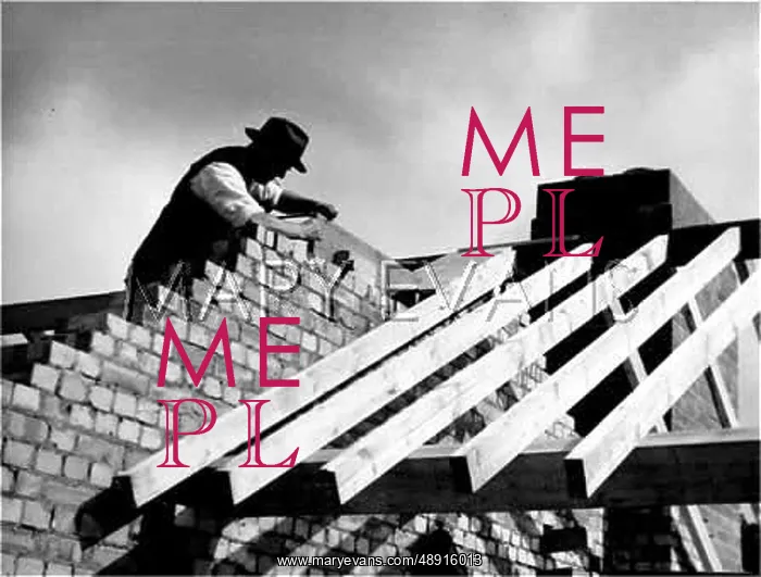 : BRICKLAYER AT WORK 1930S : BRICKLAYER AT WORK 1930S