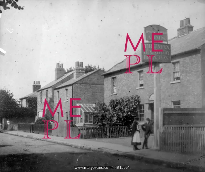 : Bricklayers Arms PH Mayplace Road : Bricklayers Arms PH Mayplace Road