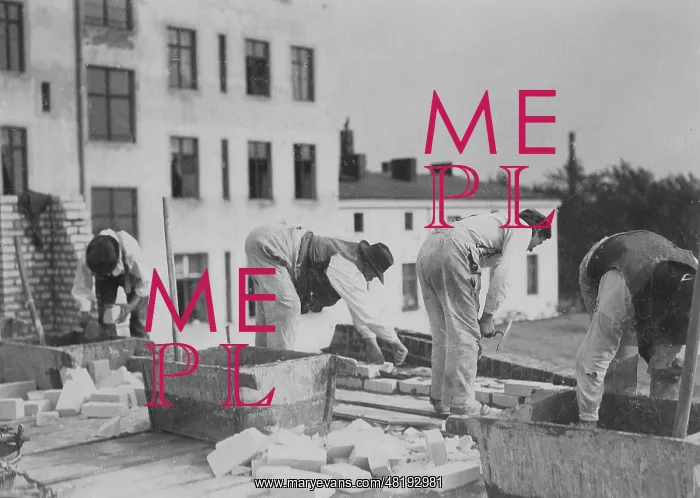 : Bricklayers on a construction site, 1907 : Bricklayers on a construction site, 1907