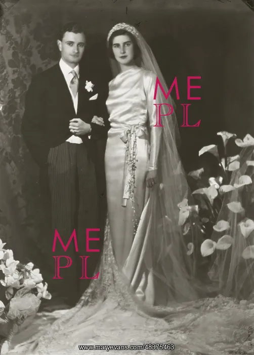 : Bride and groom on their wedding day, Rome : Bride and groom on their wedding day, Rome