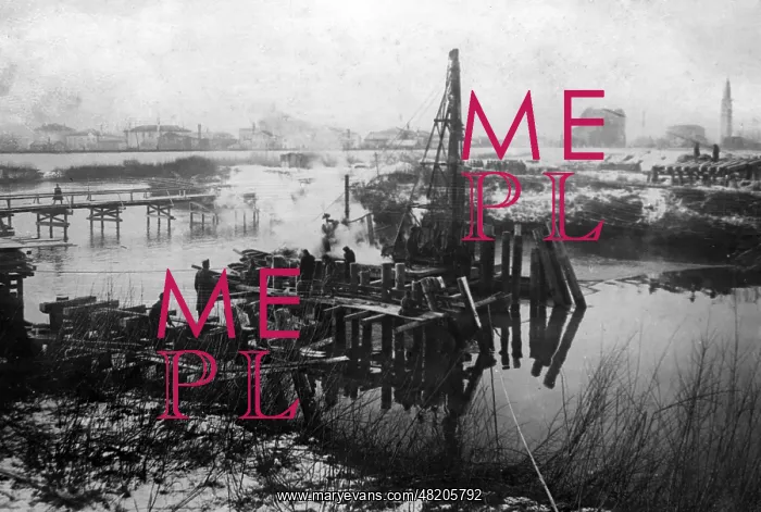 : Bridge building at the Livenza river, 1918 : Bridge building at the Livenza river, 1918