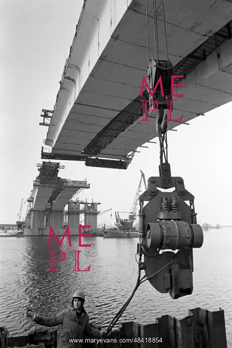 : Bridge construction in Moscow, 1980 : Bridge construction in Moscow, 1980