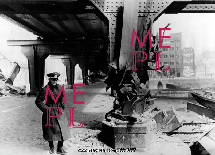 : Bridge of a railroad blown up by the Dutch in Rotterdam : Bridge of a railroad blown up by the Dutch in Rotterdam