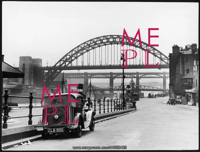 : BRIDGES ON THE TYNE : BRIDGES ON THE TYNE