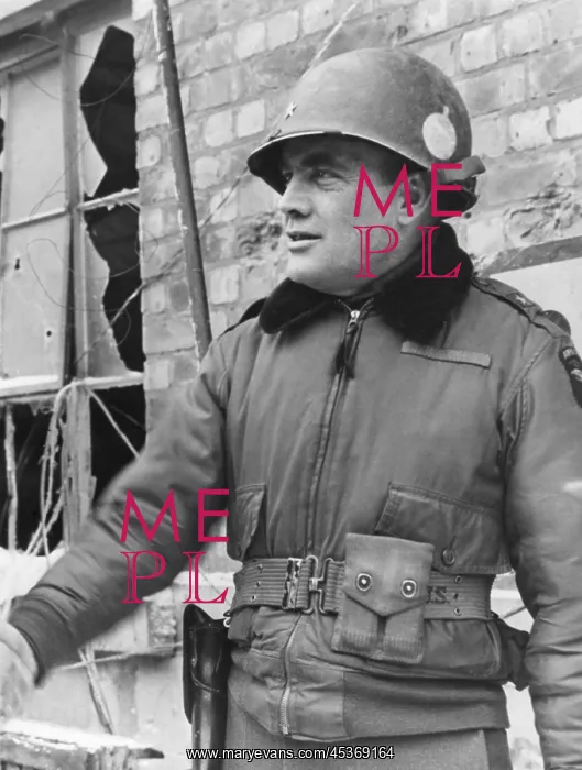 : Brigadier General Anthony C. McAuliffe in Bastogne : Brigadier General Anthony C. McAuliffe in Bastogne