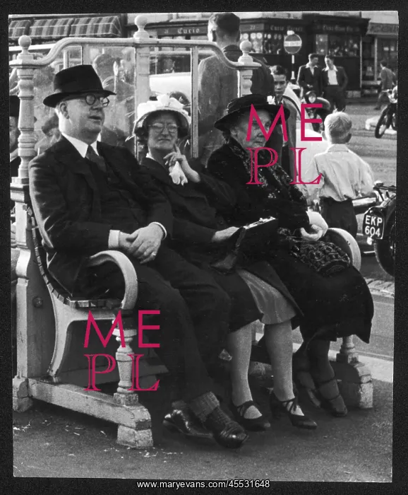 : BRIGHTON BENCH C.1953 : BRIGHTON BENCH C.1953