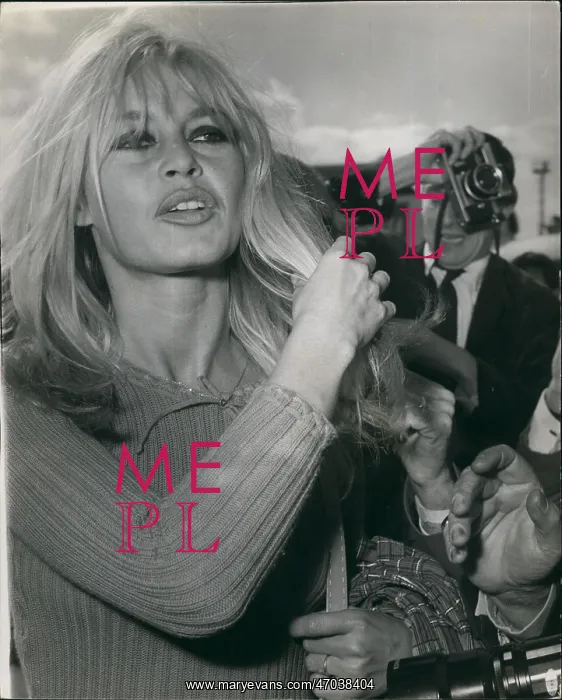 : Brigitte Bardot, French actress, arrives at London Airport : Brigitte Bardot, French actress, arrives at London Airport