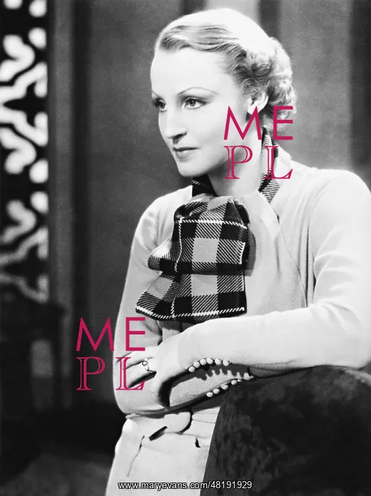 : Brigitte Helm in Gold, 1934 : Brigitte Helm in Gold, 1934