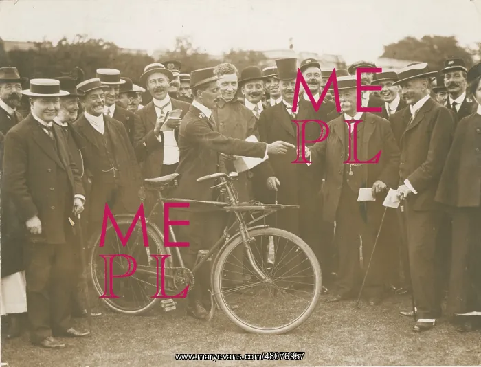 : Britain's first aerial mail arrives at Windsor : Britain's first aerial mail arrives at Windsor