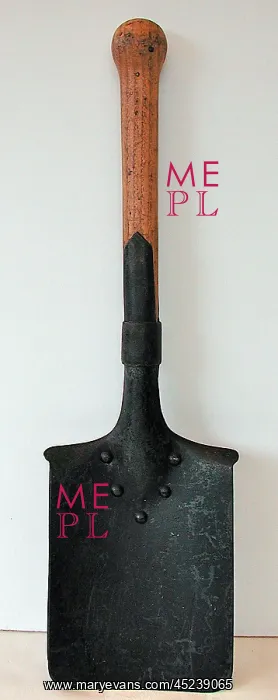 : British Army issue entrenching tool (spade) : British Army issue entrenching tool (spade)