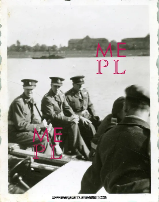 : British Army Royal Engineers building The Freeman Bridge : British Army Royal Engineers building The Freeman Bridge