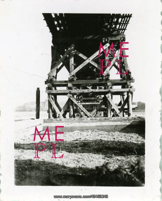 : British Army Royal Engineers building The Freeman Bridge : British Army Royal Engineers building The Freeman Bridge