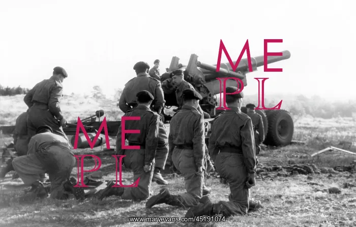 : British artillery during practice shooting : British artillery during practice shooting