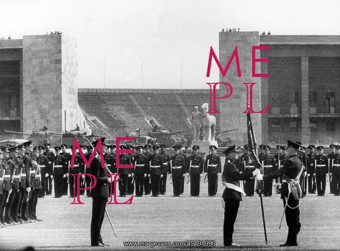 : British birthday parade in honor of the Queen in Berlin : British birthday parade in honor of the Queen in Berlin
