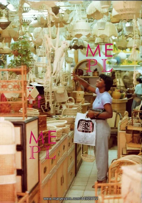 : British Caribbean woman points to an item, novelty shop, Hon : British Caribbean woman points to an item, novelty shop, Hon