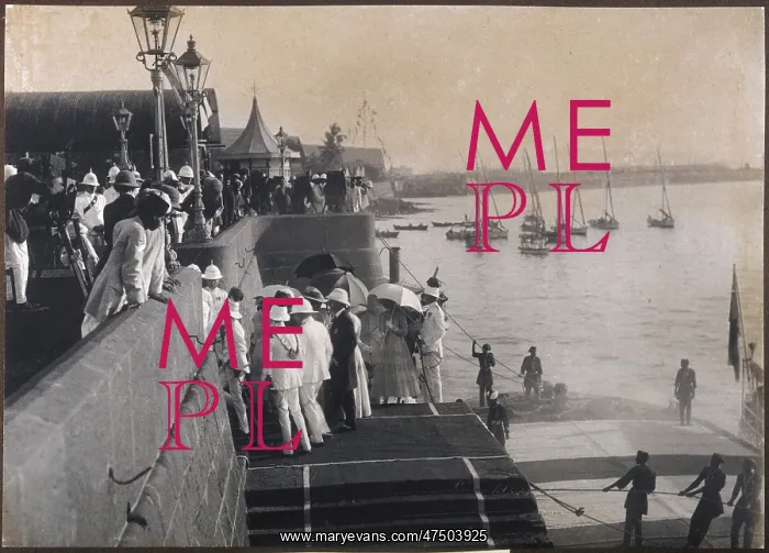 : British colonials arrive at Bombay docks, India : British colonials arrive at Bombay docks, India