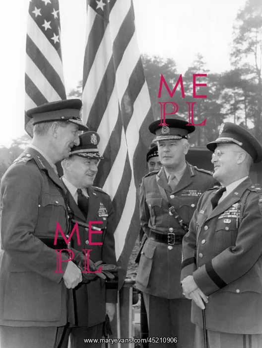 : British commander of the Army of the Rhine visits US troops : British commander of the Army of the Rhine visits US troops