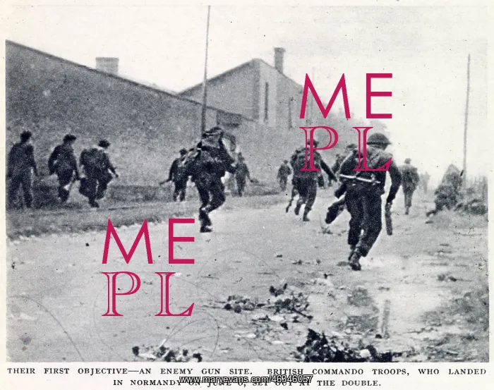 : British Commandos Advancing in Normandy; Second World War : British Commandos Advancing in Normandy; Second World War