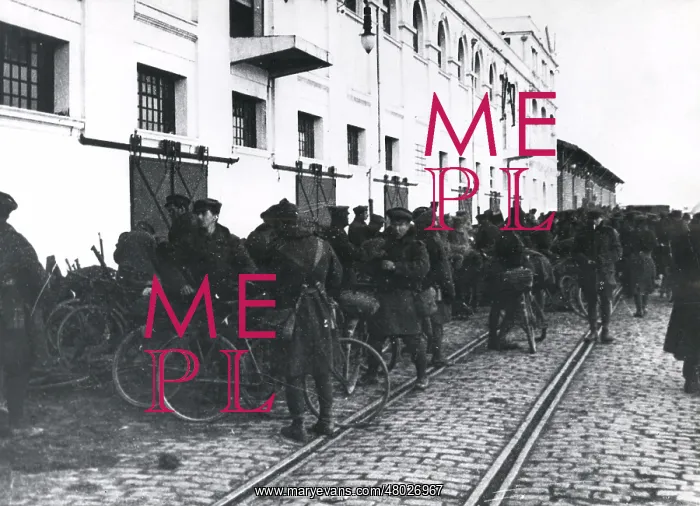 : British cyclists company disembarking, Salonika, WW1 : British cyclists company disembarking, Salonika, WW1