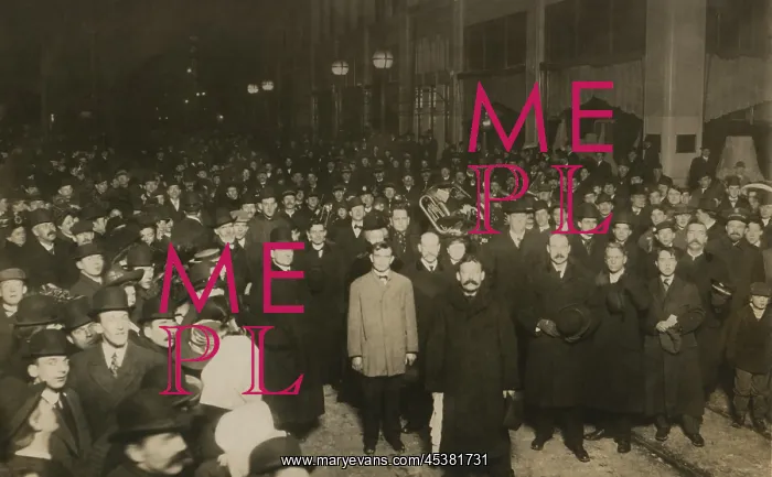 : British evangelist Gipsy Smith preaching in : British evangelist Gipsy Smith preaching in