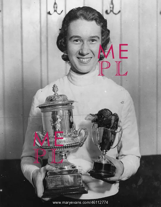 : The British fencer Judy Guinness with : The British fencer Judy Guinness with