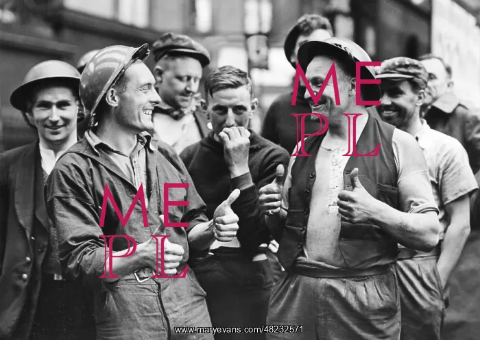 : British firemen, 1940 : British firemen, 1940