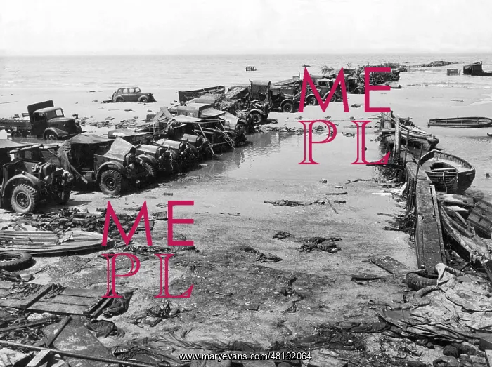 : British lorries on the beach at Dunkirk, 1940 : British lorries on the beach at Dunkirk, 1940